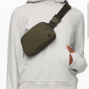 Lululemon Everywhere Belt Bag Medium Olive